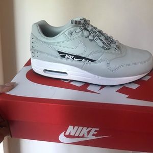 Women’s Air Max 1SE 6.5 pale blue. Worn once.